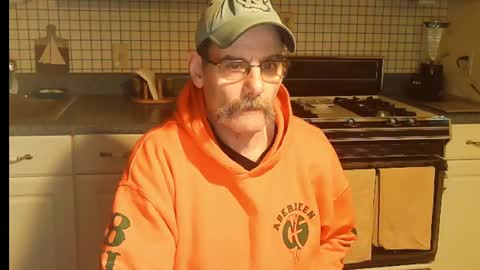 Snapshot of raylene4u2 chatting on December 5, 2024, 9:28 am Ray online show from December 5, 2024, 9:28 am