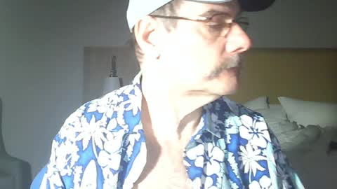 Snapshot of raylene4u2 chatting on December 6, 2024, 10:27 am Ray online show from December 6, 2024, 10:27 am