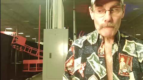 Snapshot of raylene4u2 chatting on December 6, 2024, 10:41 pm Ray online show from December 6, 2024, 10:41 pm