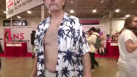 Snapshot of raylene4u2 chatting on December 7, 2024, 10:06 pm Ray online show from December 7, 2024, 10:06 pm