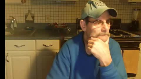 Snapshot of raylene4u2 chatting on December 12, 2024, 11:18 am Ray online show from December 12, 2024, 11:18 am