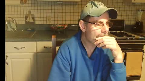 Snapshot of raylene4u2 chatting on December 17, 2024, 10:01 am Ray online show from December 17, 2024, 10:01 am