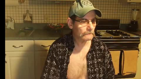 Snapshot of raylene4u2 chatting on December 18, 2024, 11:45 am Ray online show from December 18, 2024, 11:45 am