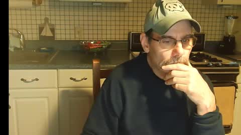 Snapshot of raylene4u2 chatting on December 21, 2024, 10:06 am Ray online show from December 21, 2024, 10:06 am