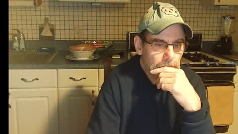 Snapshot of raylene4u2 chatting on December 22, 2024, 10:17 am Ray online show from December 22, 2024, 10:17 am