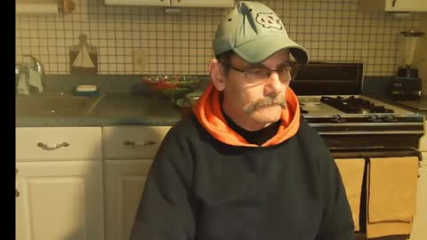 Snapshot of raylene4u2 chatting on December 24, 2024, 1:17 pm Ray online show from December 24, 2024, 1:17 pm