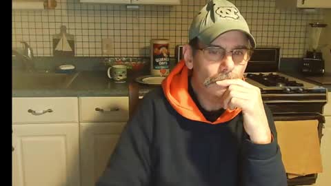 Snapshot of raylene4u2 chatting on December 25, 2024, 12:58 pm Ray online show from December 25, 2024, 12:58 pm