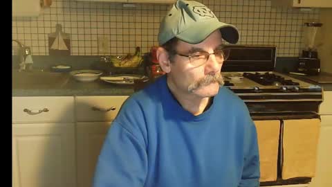 Snapshot of raylene4u2 chatting on January 14, 2025, 9:35 am Ray online show from January 14, 2025, 9:35 am