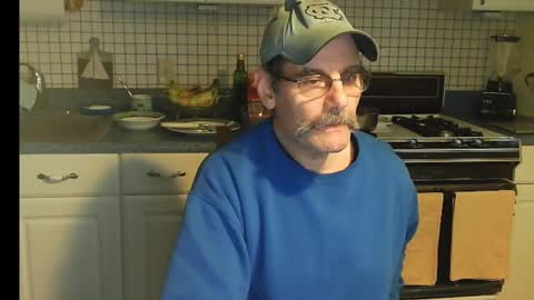 Snapshot of raylene4u2 chatting on January 14, 2025, 12:45 pm Ray online show from January 14, 2025, 12:45 pm