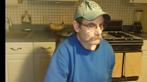 Snapshot of raylene4u2 chatting on January 15, 2025, 8:20 am Ray online show from January 15, 2025, 8:20 am