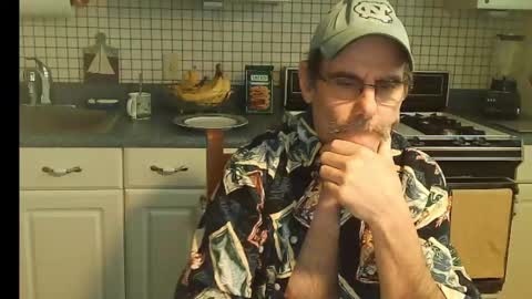 Snapshot of raylene4u2 chatting on January 19, 2025, 4:25 pm Ray online show from January 19, 2025, 4:25 pm