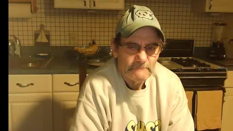 Snapshot of raylene4u2 chatting on January 23, 2025, 9:18 am Ray online show from January 23, 2025, 9:18 am