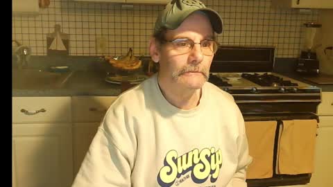 Snapshot of raylene4u2 chatting on January 26, 2025, 7:32 am Ray online show from January 26, 2025, 7:32 am