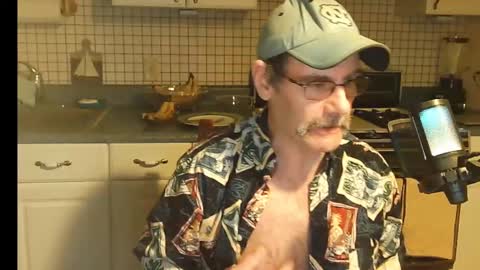 Snapshot of raylene4u2 chatting on January 27, 2025, 10:06 am Ray online show from January 27, 2025, 10:06 am