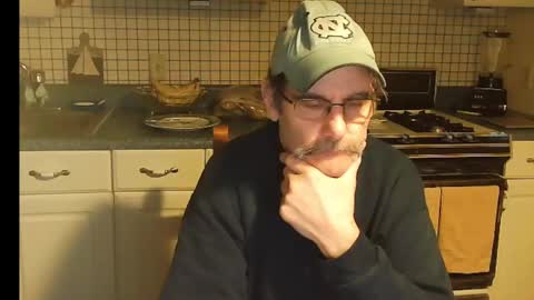 Snapshot of raylene4u2 chatting on February 5, 2025, 10:19 am Ray online show from February 5, 2025, 10:19 am