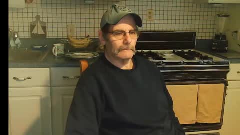 Snapshot of raylene4u2 chatting on February 5, 2025, 1:22 pm Ray online show from February 5, 2025, 1:22 pm