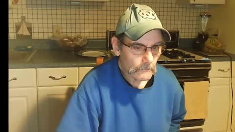 Snapshot of raylene4u2 chatting on February 18, 2025, 10:38 am Ray online show from February 18, 2025, 10:38 am