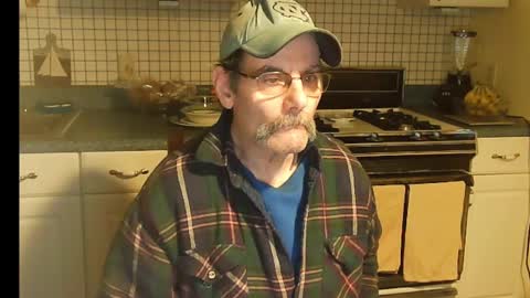 Snapshot of raylene4u2 chatting on February 19, 2025, 8:33 am Ray online show from February 19, 2025, 8:33 am