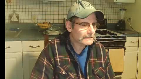 Snapshot of raylene4u2 chatting on February 24, 2025, 12:37 pm Ray online show from February 24, 2025, 12:37 pm