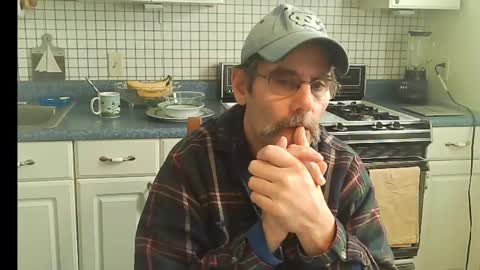 Snapshot of raylene4u2 chatting on February 24, 2025, 5:09 pm Ray online show from February 24, 2025, 5:09 pm