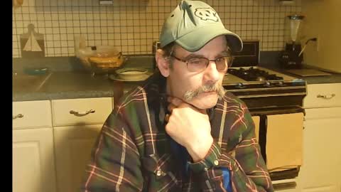 Snapshot of raylene4u2 chatting on February 25, 2025, 8:14 am Ray online show from February 25, 2025, 8:14 am