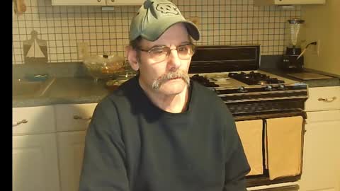 Snapshot of raylene4u2 chatting on March 2, 2025, 8:59 am Ray online show from March 2, 2025, 8:59 am