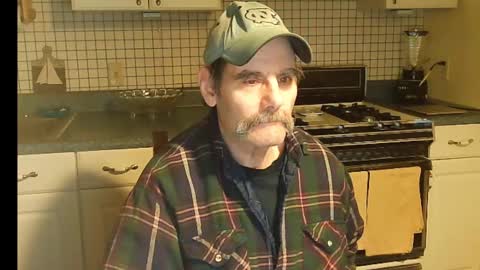 Snapshot of raylene4u2 chatting on March 3, 2025, 8:16 am Ray online show from March 3, 2025, 8:16 am