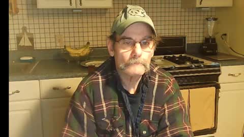 Snapshot of raylene4u2 chatting on March 4, 2025, 10:57 am Ray online show from March 4, 2025, 10:57 am