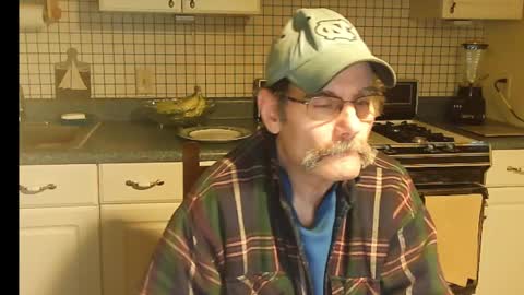 Snapshot of raylene4u2 chatting on March 9, 2025, 7:01 am Ray online show from March 9, 2025, 7:01 am