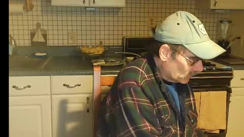 Snapshot of raylene4u2 chatting on March 12, 2025, 10:48 am Ray online show from March 12, 2025, 10:48 am