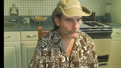 Snapshot of raylene4u2 chatting on October 1, 2025, 7:09 pm Ray online show from October 1, 2025, 7:09 pm