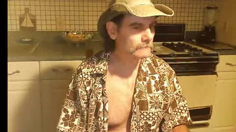 Snapshot of raylene4u2 chatting on October 2, 2025, 7:37 am Ray online show from October 2, 2025, 7:37 am