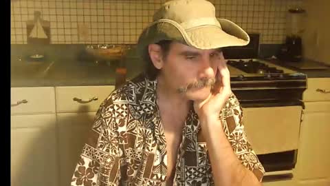 Snapshot of raylene4u2 chatting on October 6, 2025, 8:12 am Ray online show from October 6, 2025, 8:12 am