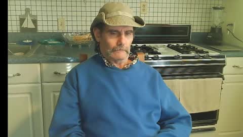 Snapshot of raylene4u2 chatting on October 6, 2025, 9:01 pm Ray online show from October 6, 2025, 9:01 pm