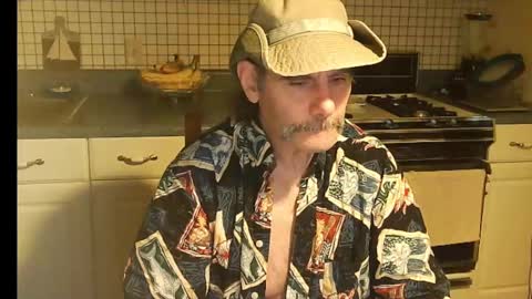 Snapshot of raylene4u2 chatting on October 8, 2025, 6:11 am Ray online show from October 8, 2025, 6:11 am