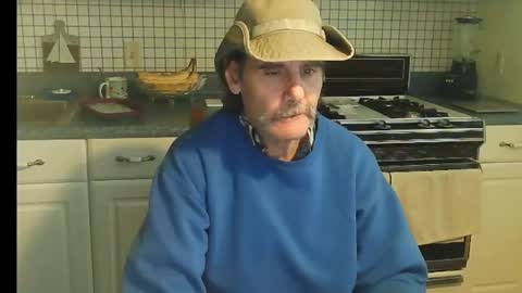 Snapshot of raylene4u2 chatting on October 10, 2025, 8:41 pm Ray online show from October 10, 2025, 8:41 pm