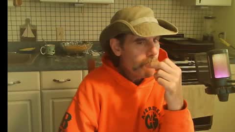 Snapshot of raylene4u2 chatting on November 1, 2025, 8:55 pm Ray online show from November 1, 2025, 8:55 pm