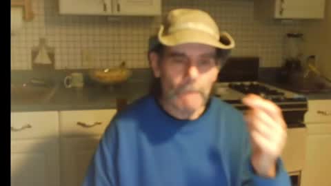 Snapshot of raylene4u2 chatting on November 10, 2025, 9:47 pm Ray online show from November 10, 2025, 9:47 pm