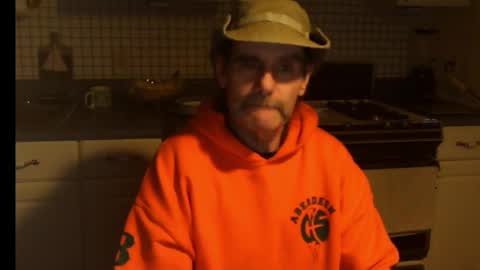 Snapshot of raylene4u2 chatting on November 11, 2025, 10:32 pm Ray online show from November 11, 2025, 10:32 pm