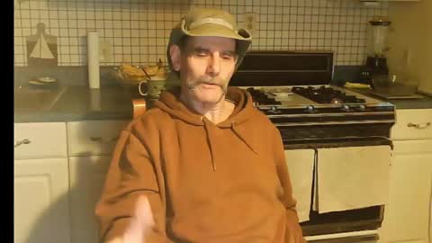 Snapshot of raylene4u2 chatting on November 21, 2025, 11:25 pm Ray online show from November 21, 2025, 11:25 pm