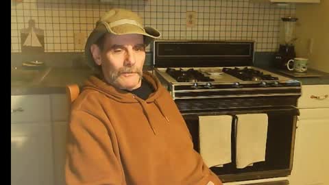 Snapshot of raylene4u2 chatting on November 24, 2025, 11:48 pm Ray online show from November 24, 2025, 11:48 pm