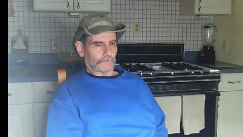 Snapshot of raylene4u2 chatting on November 30, 2025, 9:41 pm Ray online show from November 30, 2025, 9:41 pm