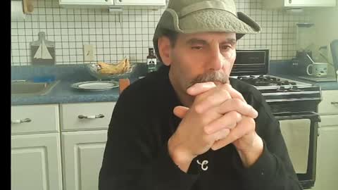 Snapshot of raylene4u2 chatting on May 4, 2026, 6:59 pm Ray online show from May 4, 2026, 6:59 pm