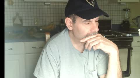 Snapshot of raylene4u2 chatting on May 7, 2026, 8:20 am Ray online show from May 7, 2026, 8:20 am