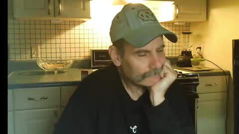 Snapshot of raylene4u2 chatting on May 25, 2026, 8:20 am Ray online show from May 25, 2026, 8:20 am