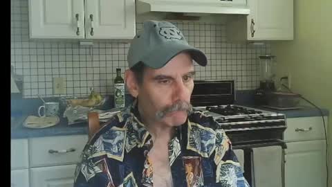 Snapshot of raylene4u2 chatting on June 7, 2026, 4:33 pm Ray online show from June 7, 2026, 4:33 pm