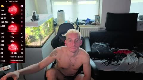 Rayzel White online show from April 25, 2026, 6:38 pm