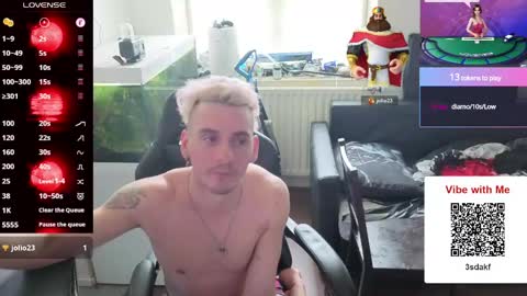 Snapshot of rayzel_white chatting on May 16, 2026, 10:36 am Rayzel White online show from May 16, 2026, 10:36 am