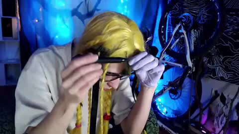 Snapshot of raziel_haze chatting on January 24, 2025, 10:32 am Yrriel Strife Candy-Demon Caveboy mr. Cringe online show from January 24, 2025, 10:32 am