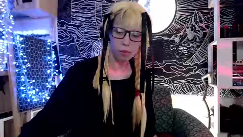 Snapshot of raziel_haze chatting on February 23, 2025, 7:11 am Yrriel Strife Candy-Demon Caveboy mr. Cringe online show from February 23, 2025, 7:11 am